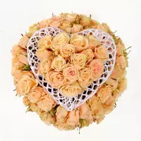 Букет из персиковых роз в форме сердца №1211